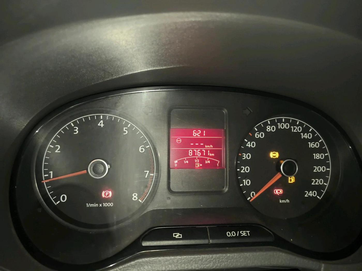 2013 Volkswagen Vento HIGHLINE 1.6 MPI, Petrol, Manual, 87,671 km, interior