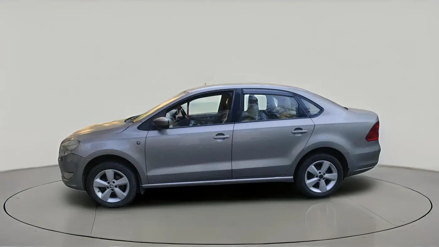 2015 Skoda Rapid ELEGANCE 1.6 MPI MT, Petrol, Manual, 70,999 km, exterior
