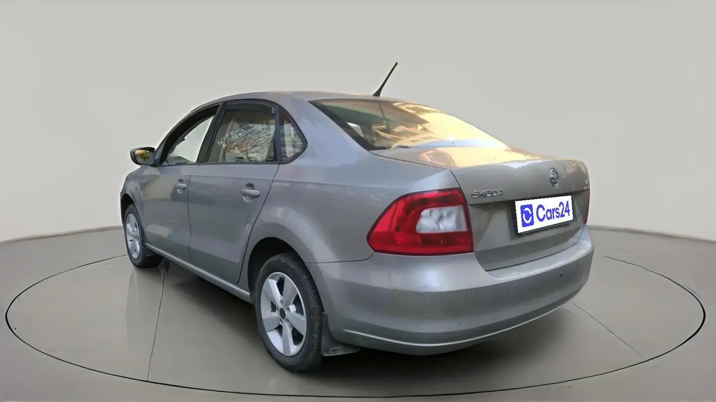 2015 Skoda Rapid ELEGANCE 1.6 MPI MT, Petrol, Manual, 70,999 km, exterior