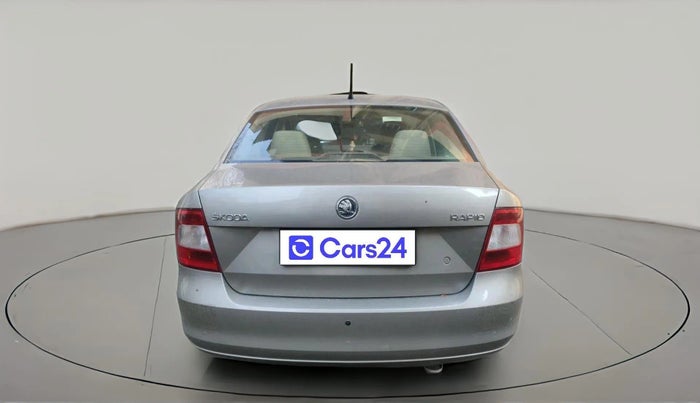 2015 Skoda Rapid ELEGANCE 1.6 MPI MT, Petrol, Manual, 70,999 km, exterior