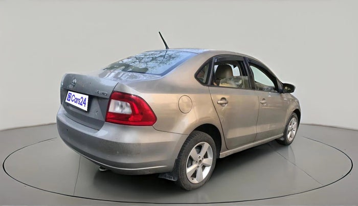 2015 Skoda Rapid ELEGANCE 1.6 MPI MT, Petrol, Manual, 70,999 km, exterior