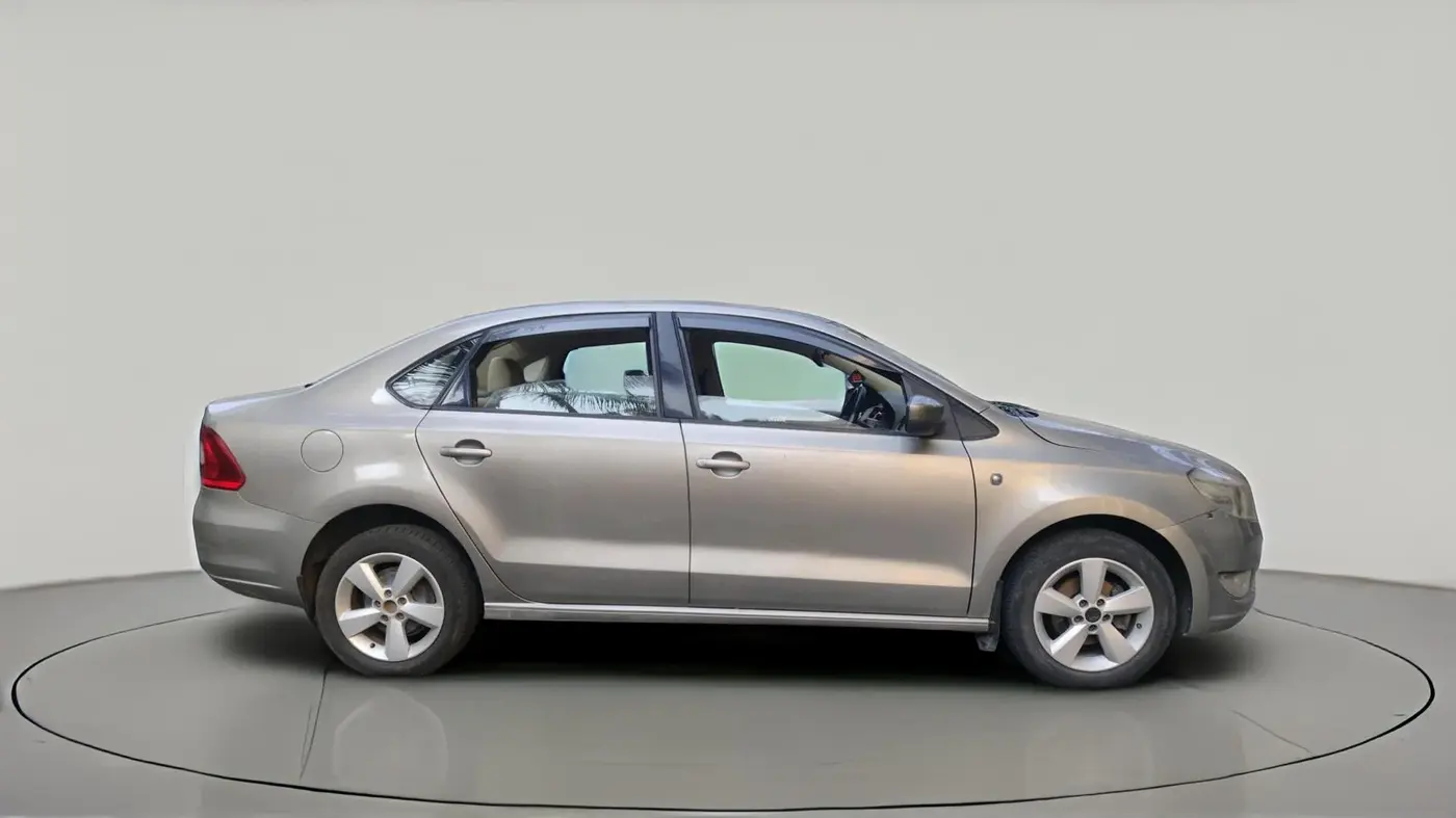 2015 Skoda Rapid ELEGANCE 1.6 MPI MT, Petrol, Manual, 70,999 km, exterior