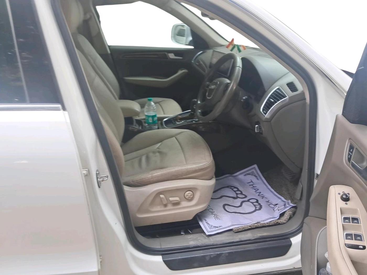 2012 Audi Q5 2.0 TDI QUATTRO, Diesel, Automatic, 1,13,179 km, interior