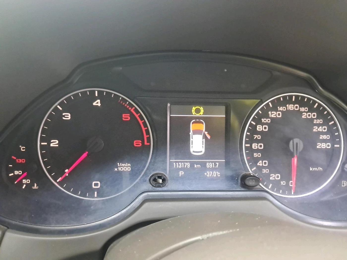 2012 Audi Q5 2.0 TDI QUATTRO, Diesel, Automatic, 1,13,179 km, interior