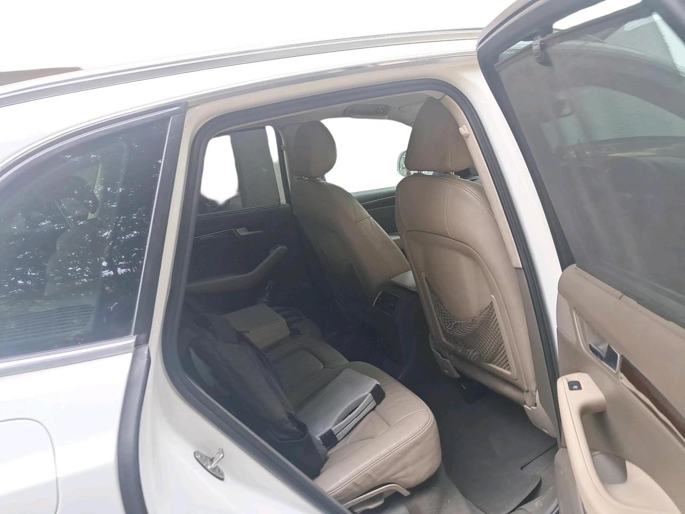 2012 Audi Q5 2.0 TDI QUATTRO, Diesel, Automatic, 1,13,179 km, interior
