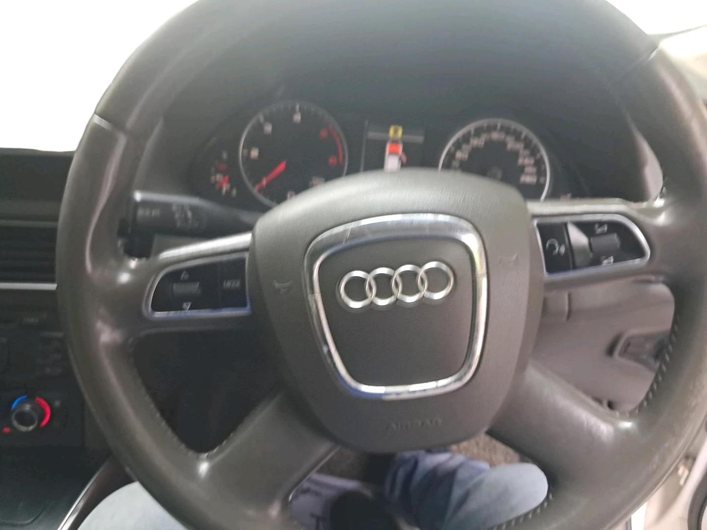 2012 Audi Q5 2.0 TDI QUATTRO, Diesel, Automatic, 1,13,179 km, interior