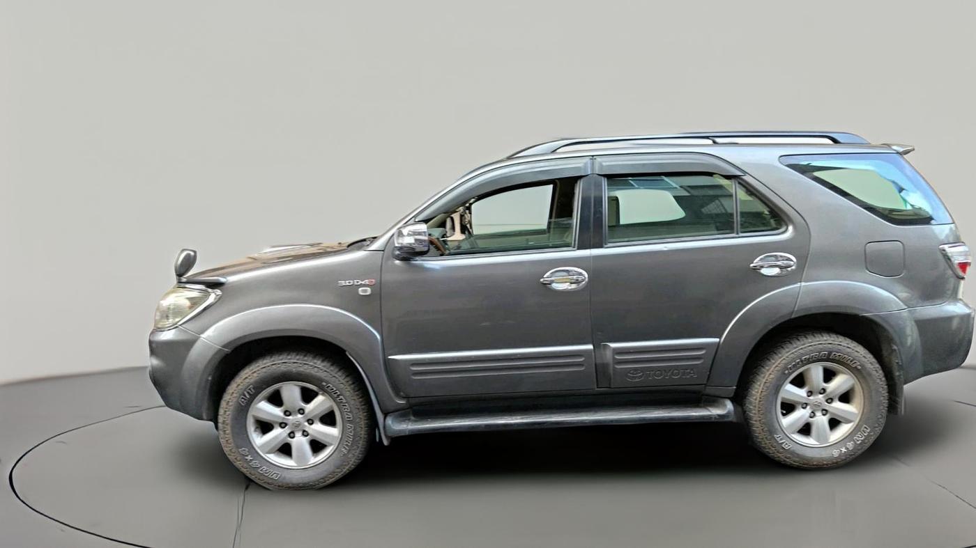 2011 Toyota Fortuner 3.0 4X4 MT, Diesel, Manual, 1,33,449 km, exterior