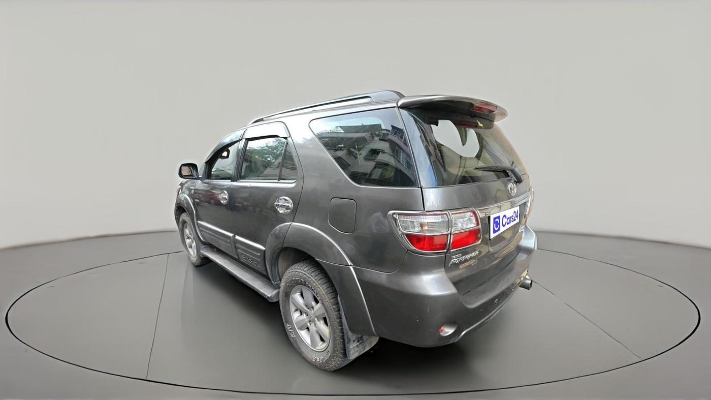 2011 Toyota Fortuner 3.0 4X4 MT, Diesel, Manual, 1,33,449 km, exterior