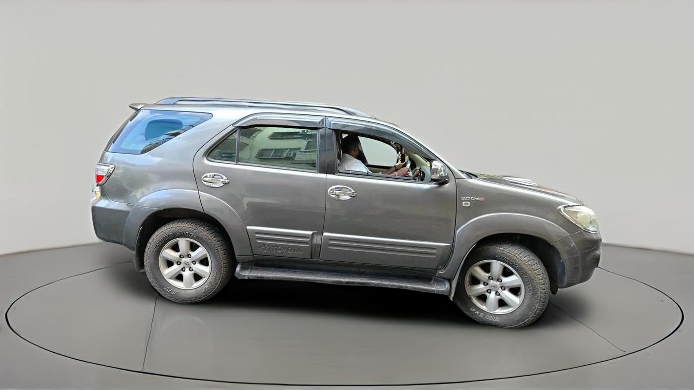 2011 Toyota Fortuner 3.0 4X4 MT, Diesel, Manual, 1,33,449 km, exterior