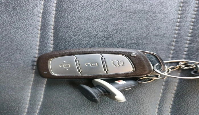 2017 Hyundai Xcent SX 1.2 (O), Petrol, Manual, 77,130 km, interior