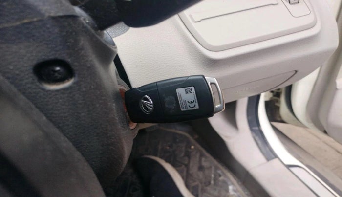 2019 Mahindra XUV300 W6 1.2 PETROL, Petrol, Manual, 62,445 km, interior