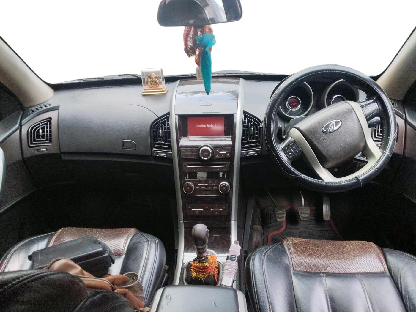 2014 Mahindra XUV500 W8, Diesel, Manual, 1,49,879 km, interior