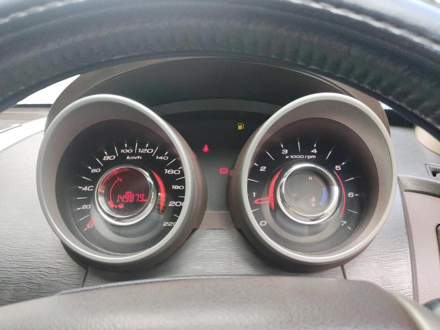 2014 Mahindra XUV500 W8, Diesel, Manual, 1,49,879 km, interior