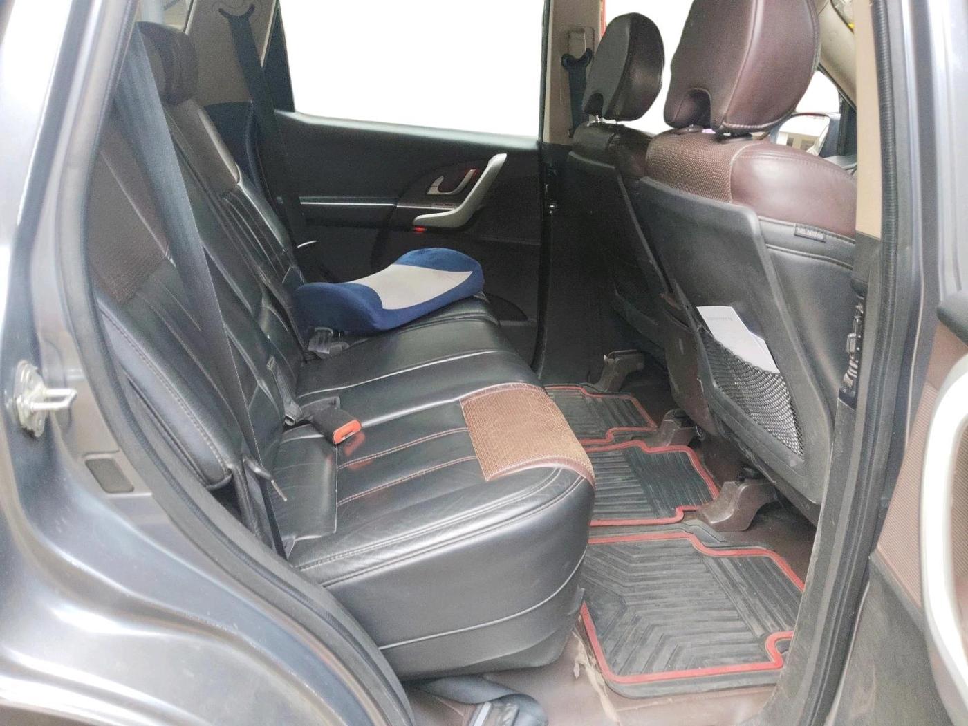 2014 Mahindra XUV500 W8, Diesel, Manual, 1,49,879 km, interior