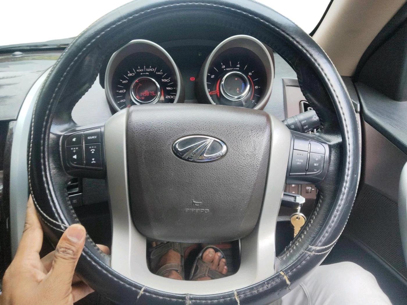 2014 Mahindra XUV500 W8, Diesel, Manual, 1,49,879 km, interior