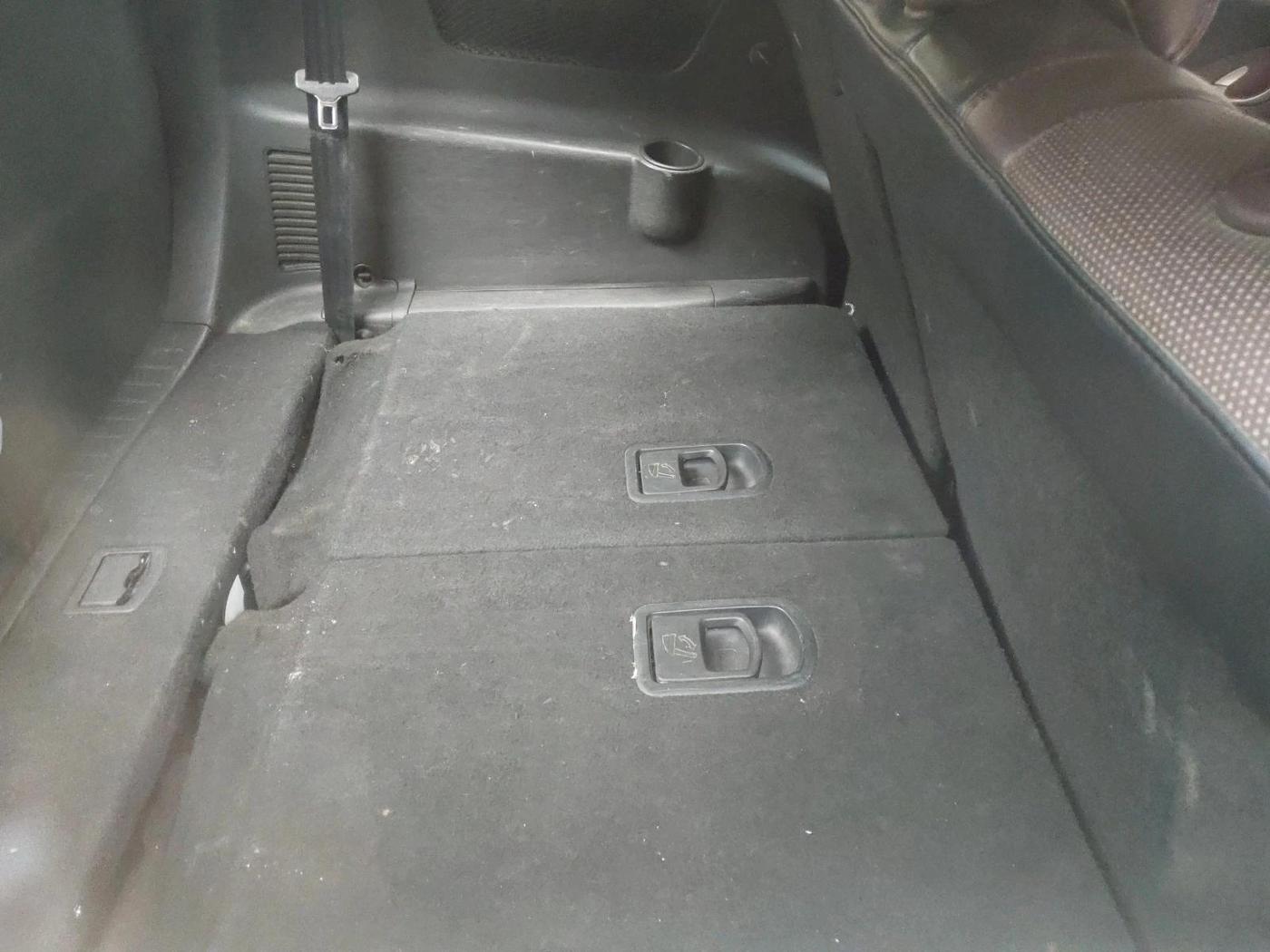 2014 Mahindra XUV500 W8, Diesel, Manual, 1,49,879 km, interior