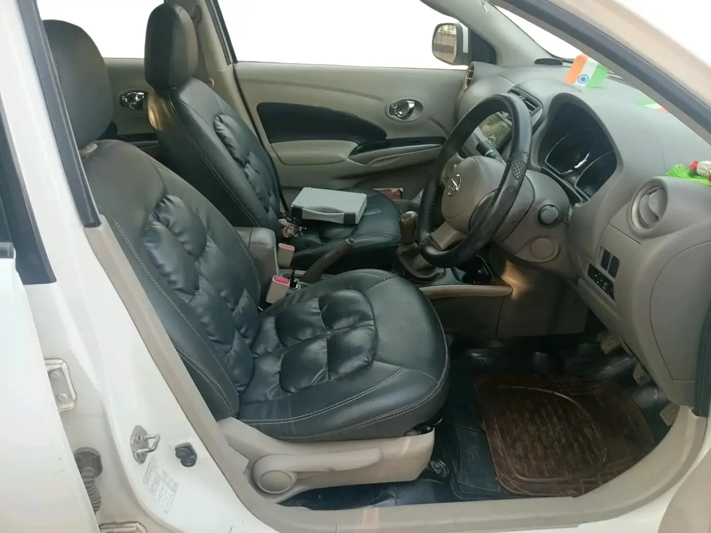 2013 Nissan Sunny XV PETROL, Petrol, Manual, 55,820 km, interior