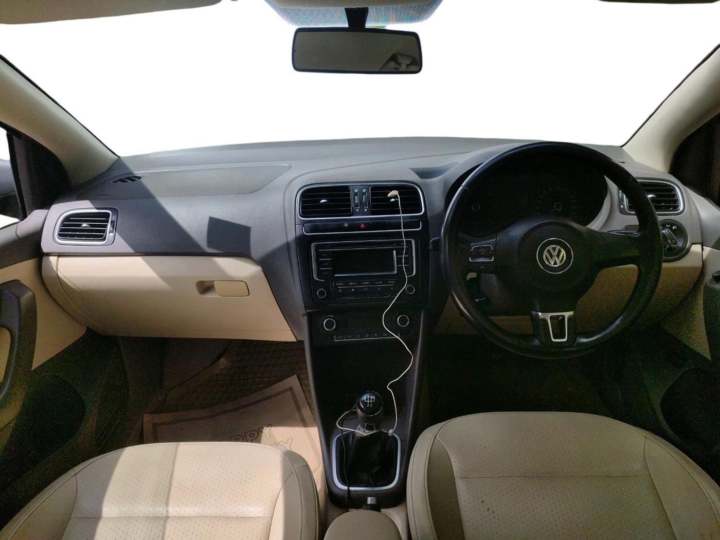2013 Volkswagen Vento HIGHLINE DIESEL 1.6, Diesel, Manual, 1,55,114 km, interior