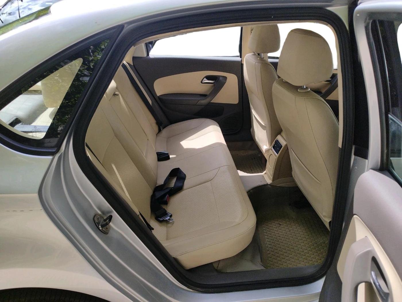 2013 Volkswagen Vento HIGHLINE DIESEL 1.6, Diesel, Manual, 1,55,114 km, interior