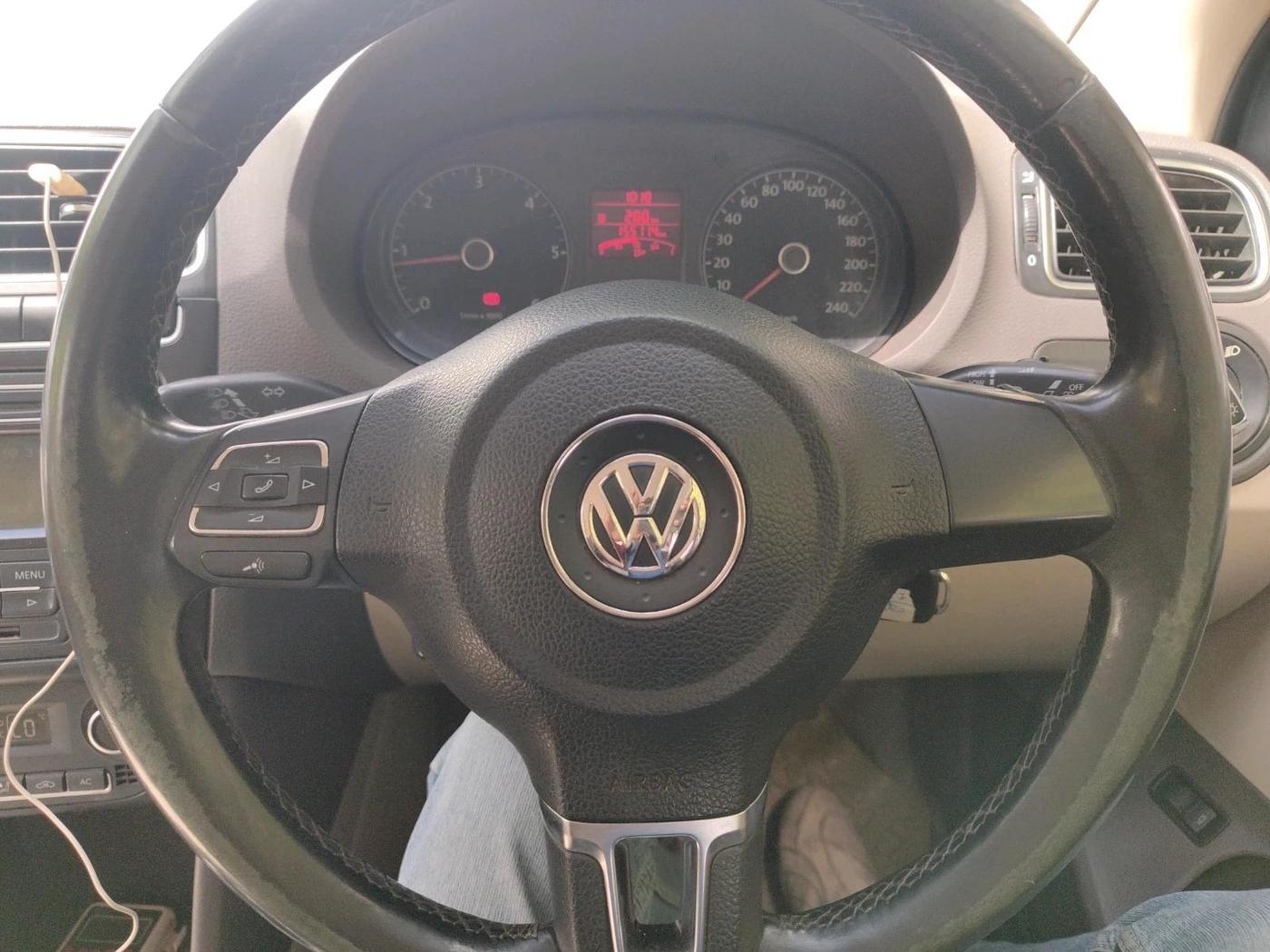 2013 Volkswagen Vento HIGHLINE DIESEL 1.6, Diesel, Manual, 1,55,114 km, interior