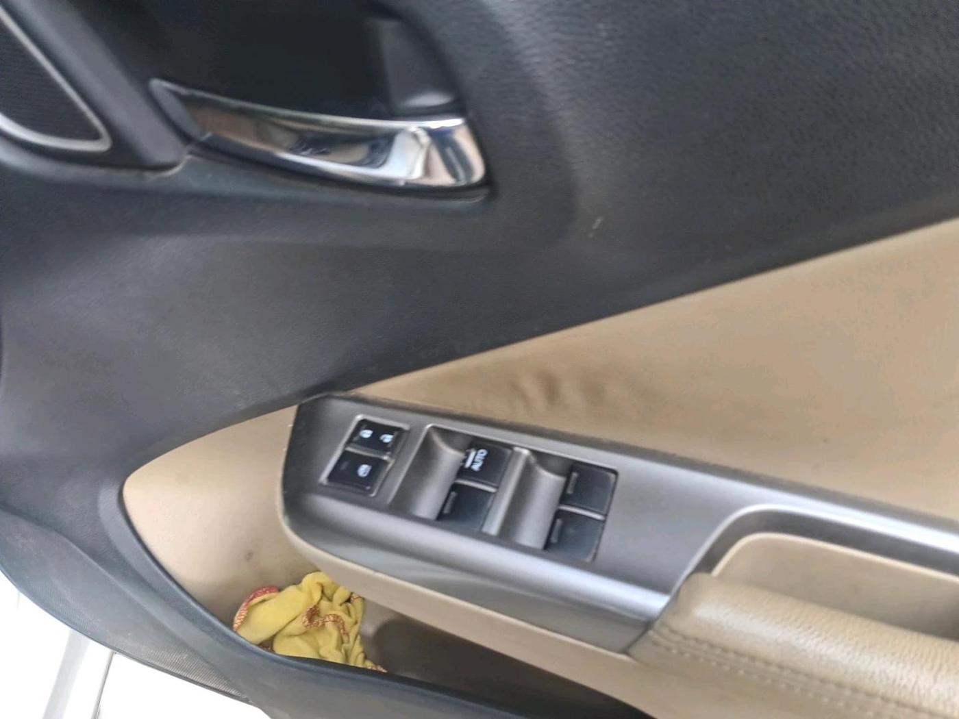 2017 Honda City 1.5L I-VTEC ZX CVT, CNG, Automatic, 1,07,756 km, interior
