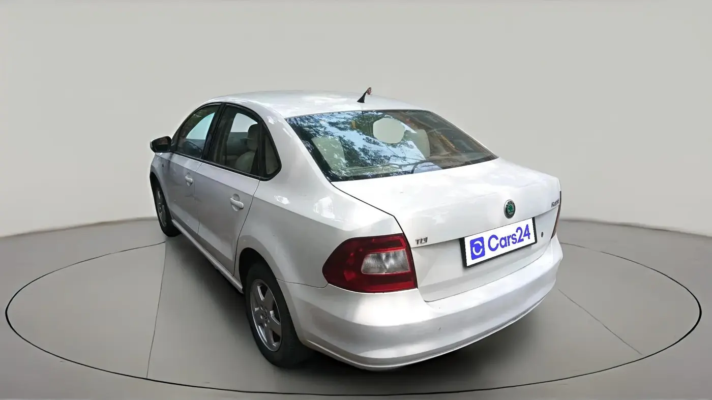 2012 Skoda Rapid ELEGANCE 1.6 TDI CR MT, Diesel, Manual, 91,518 km, exterior