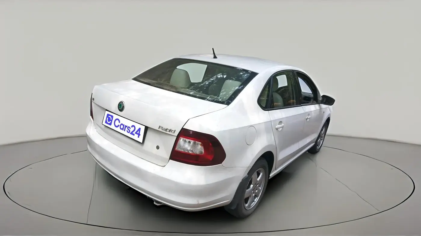 2012 Skoda Rapid ELEGANCE 1.6 TDI CR MT, Diesel, Manual, 91,518 km, exterior