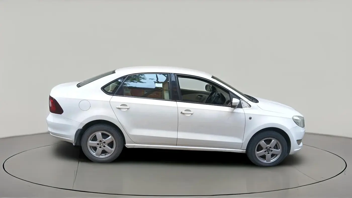 2012 Skoda Rapid ELEGANCE 1.6 TDI CR MT, Diesel, Manual, 91,518 km, exterior