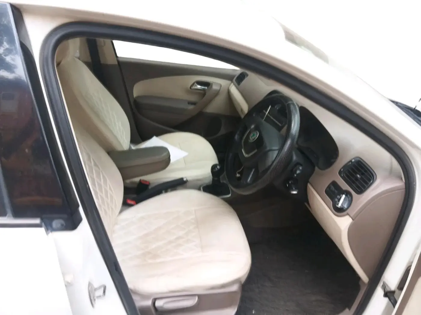 2012 Skoda Rapid ELEGANCE 1.6 TDI CR MT, Diesel, Manual, 91,518 km, interior
