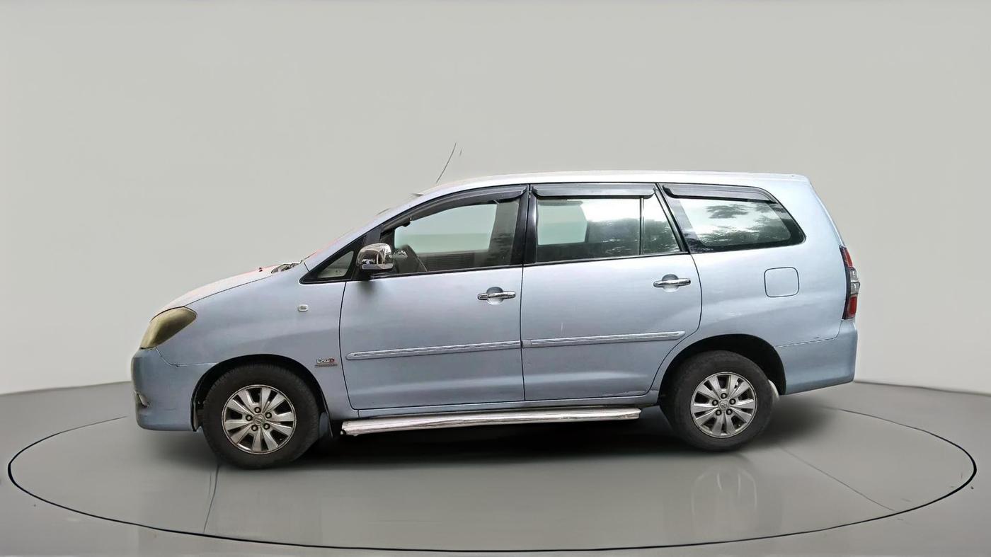 2011 Toyota Innova V 2.5 7 STR, Diesel, Manual, 1,74,225 km, exterior