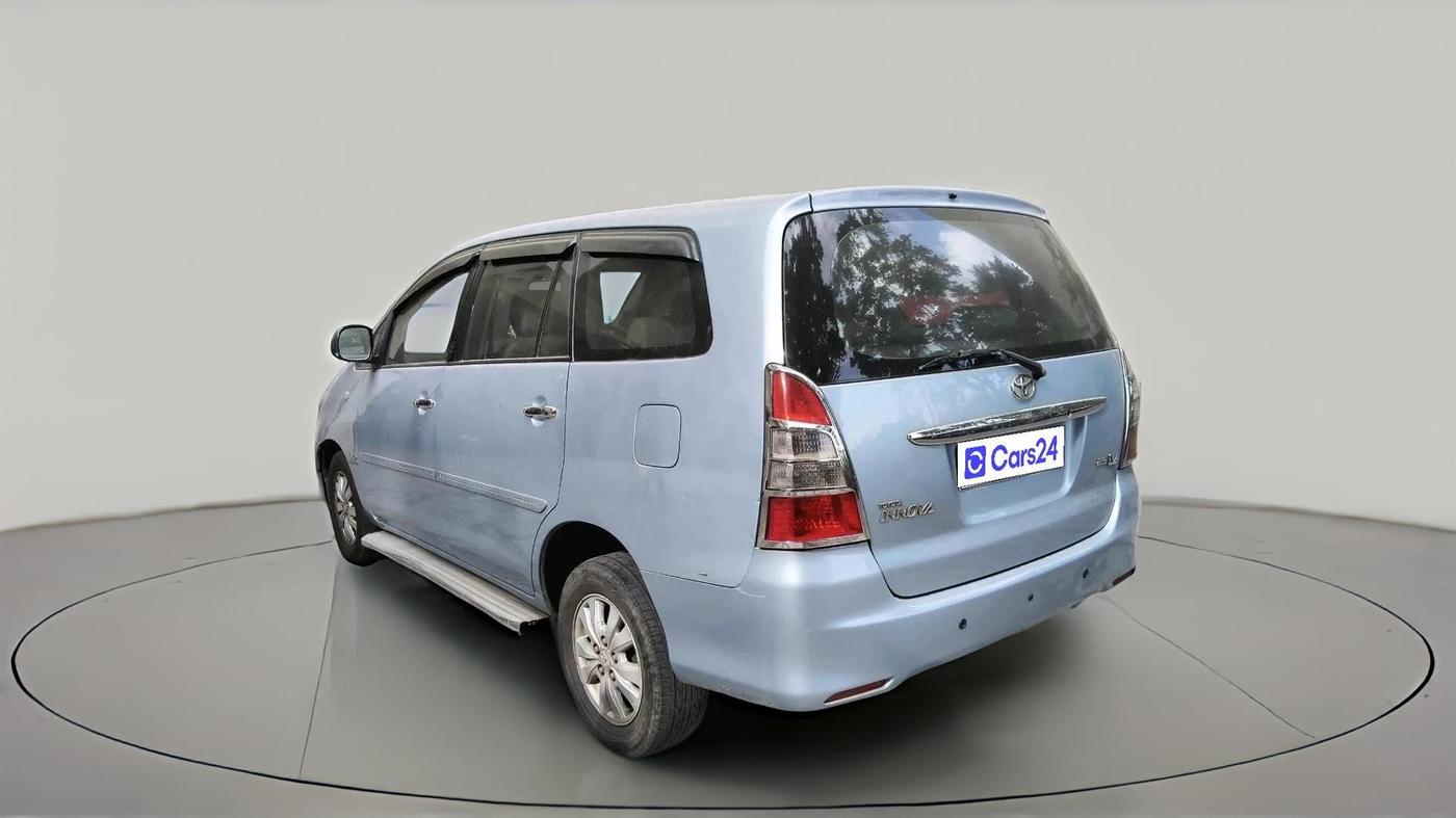 2011 Toyota Innova V 2.5 7 STR, Diesel, Manual, 1,74,225 km, exterior
