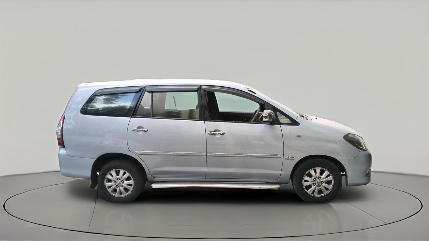 2011 Toyota Innova V 2.5 7 STR, Diesel, Manual, 1,74,225 km, exterior