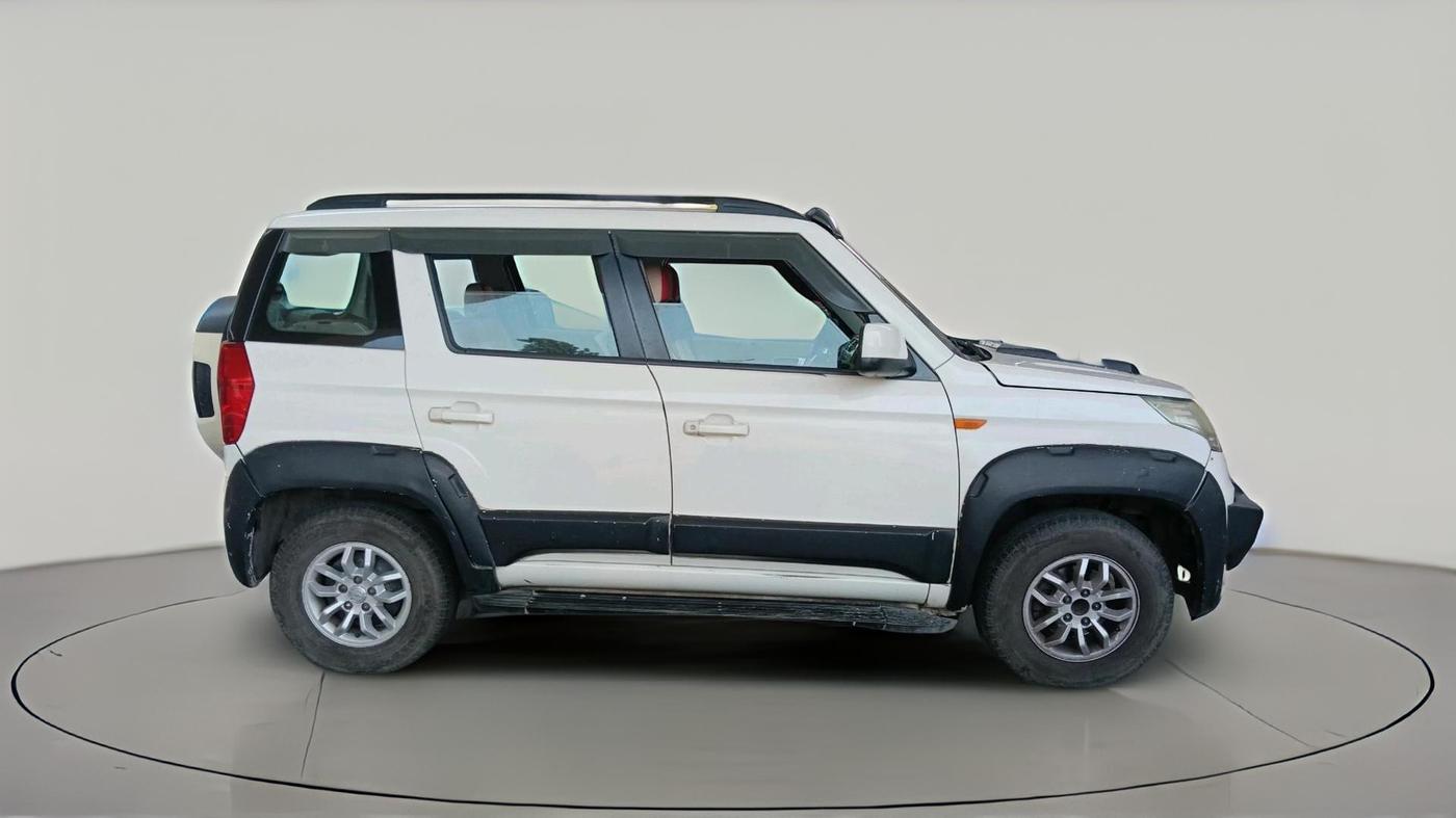 2016 Mahindra TUV300 T8 AMT, Diesel, Automatic, 1,50,333 km, exterior