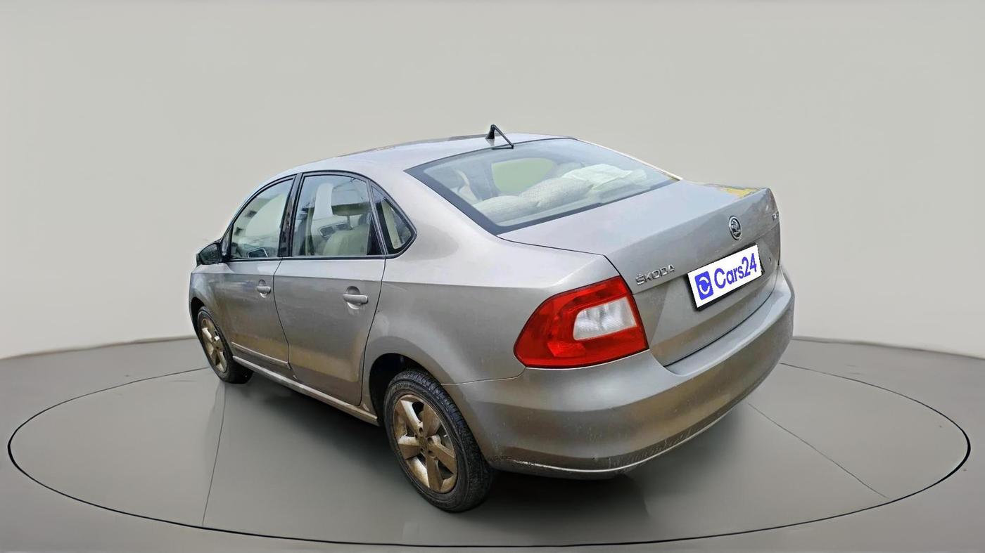 2015 Skoda Rapid AMBITION 1.5 TDI AT, Diesel, Automatic, 1,77,308 km, exterior