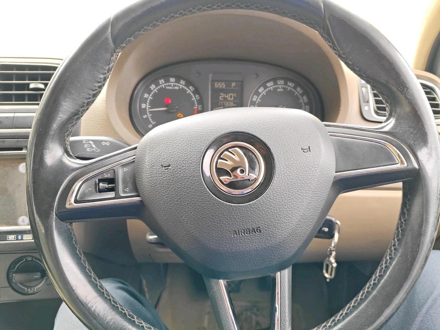 2015 Skoda Rapid AMBITION 1.5 TDI AT, Diesel, Automatic, 1,77,308 km, interior