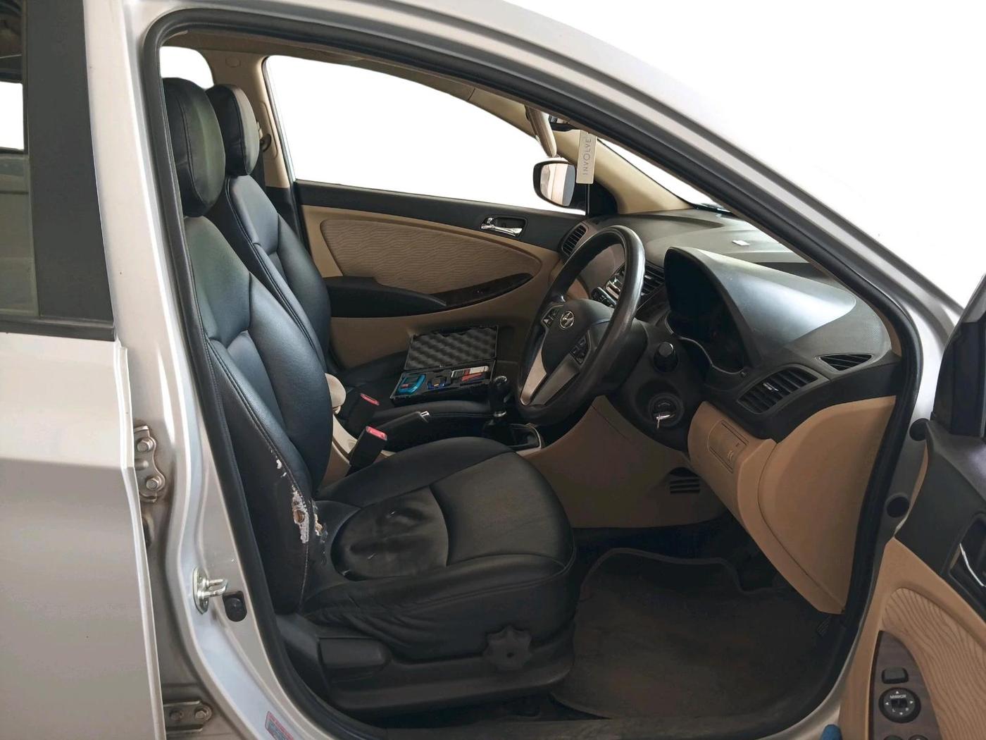 2014 Hyundai Verna FLUIDIC 1.6 CRDI SX, Diesel, Manual, 88,619 km, interior