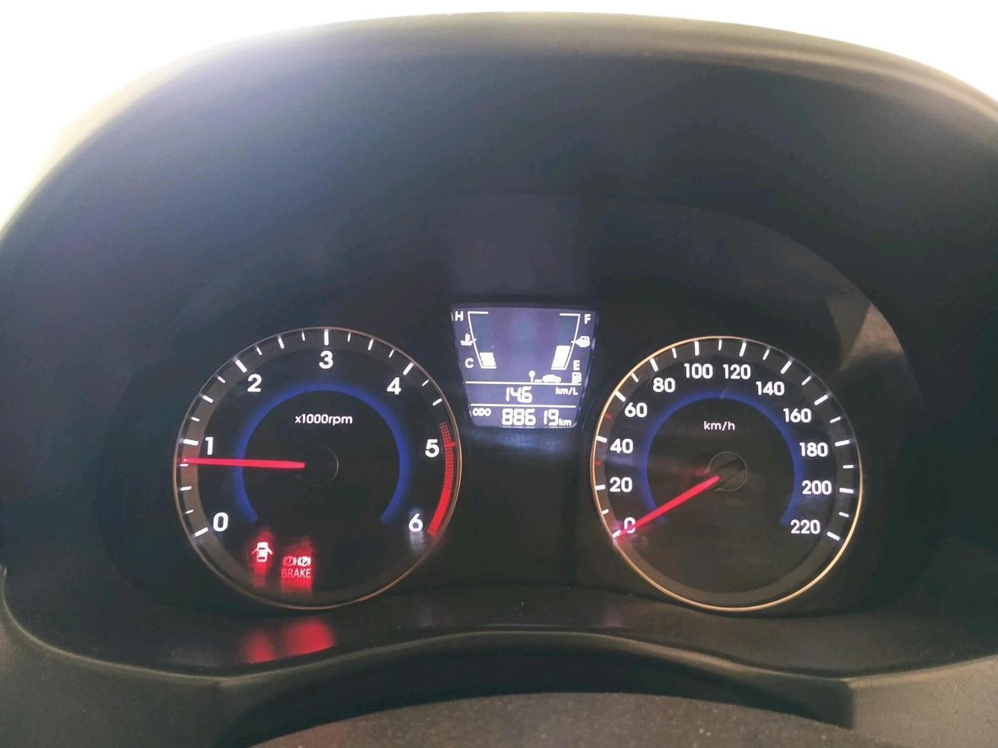 2014 Hyundai Verna FLUIDIC 1.6 CRDI SX, Diesel, Manual, 88,619 km, interior