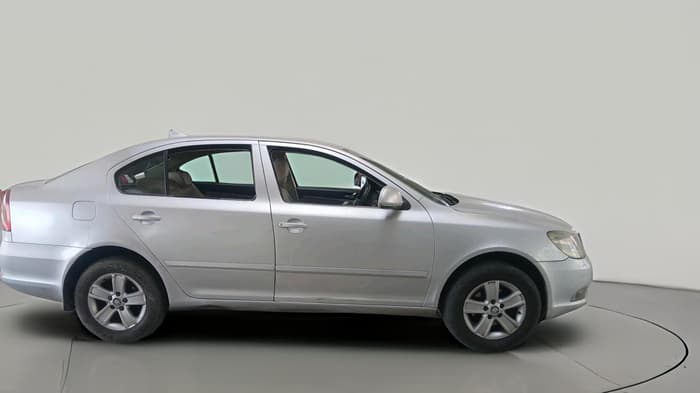 2011 Skoda Laura AMBIENTE 2.0 TDI CR MT, Diesel, Manual, 1,52,762 km, exterior