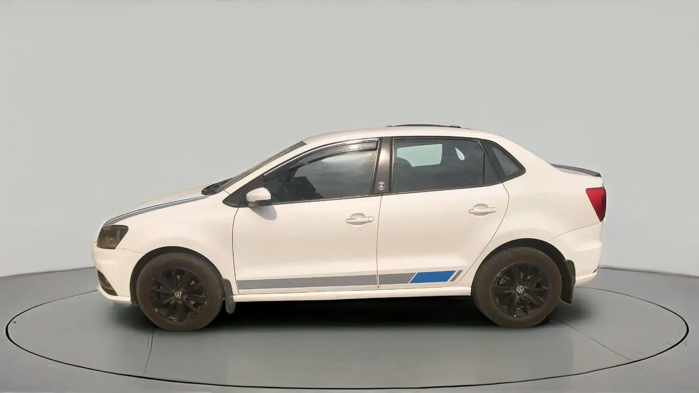2017 Volkswagen Ameo HIGHLINE PLUS 1.5L AT 16 ALLOY, Diesel, Automatic, 1,24,666 km, exterior