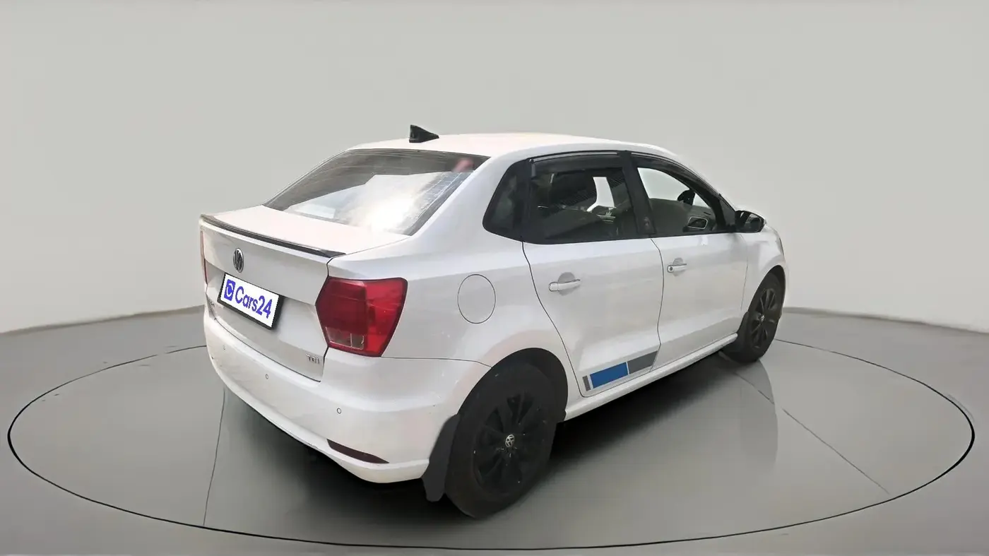 2017 Volkswagen Ameo HIGHLINE PLUS 1.5L AT 16 ALLOY, Diesel, Automatic, 1,24,666 km, exterior