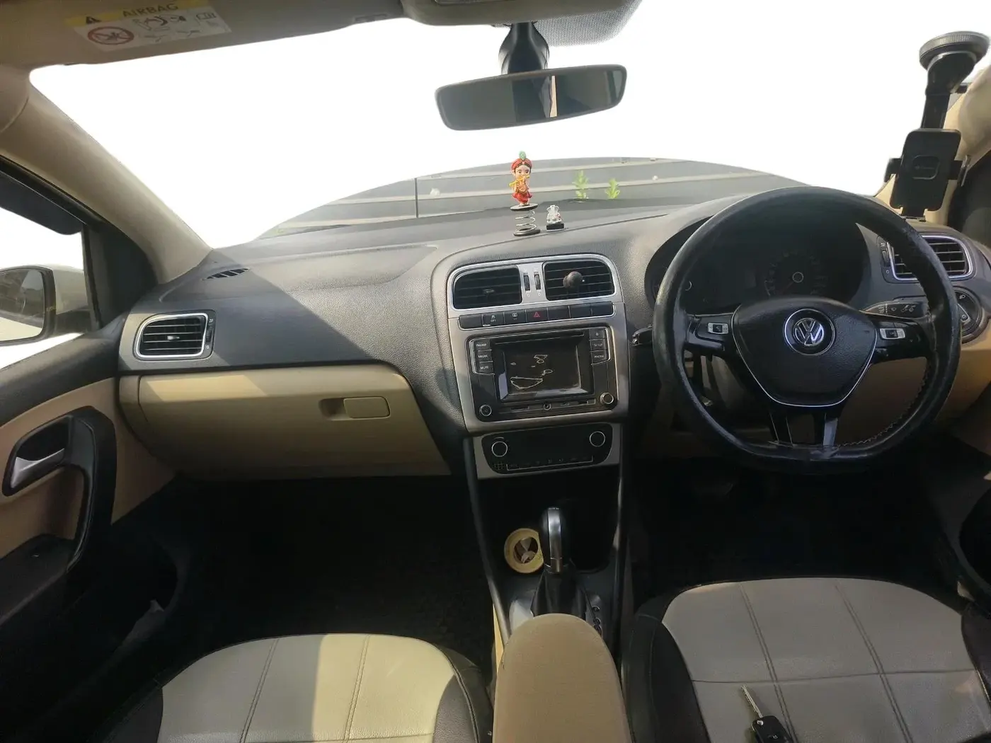 2017 Volkswagen Ameo HIGHLINE PLUS 1.5L AT 16 ALLOY, Diesel, Automatic, 1,24,666 km, interior