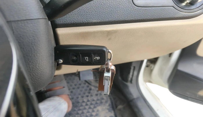 2017 Volkswagen Ameo HIGHLINE PLUS 1.5L AT 16 ALLOY, Diesel, Automatic, 1,24,666 km, interior