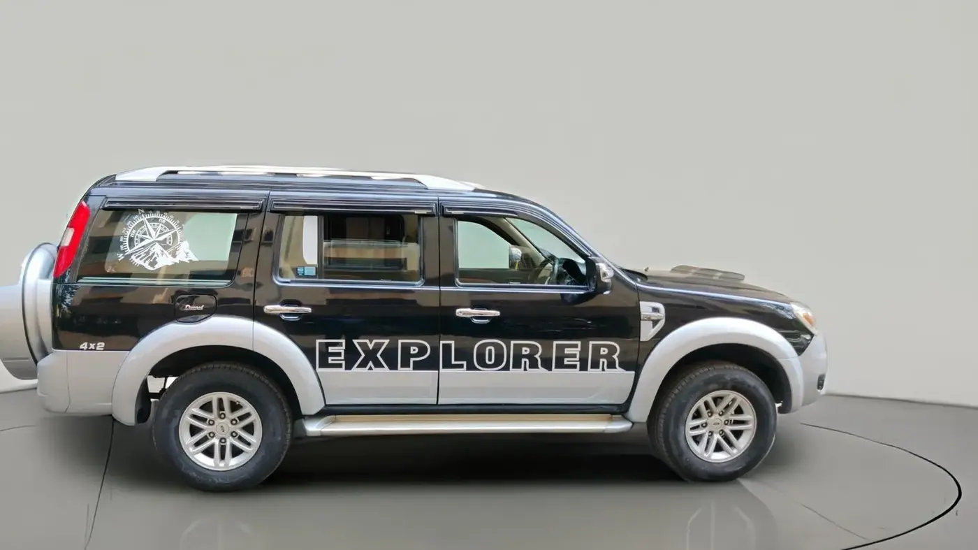 2011 Ford Endeavour 2.5L 4X2 MT, Diesel, Manual, 1,11,531 km, exterior