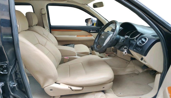 2011 Ford Endeavour 2.5L 4X2 MT, Diesel, Manual, 1,11,531 km, interior