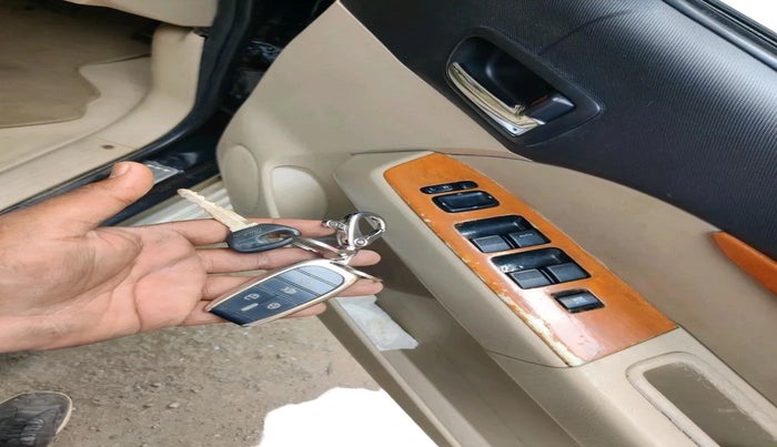 2011 Ford Endeavour 2.5L 4X2 MT, Diesel, Manual, 1,11,531 km, interior