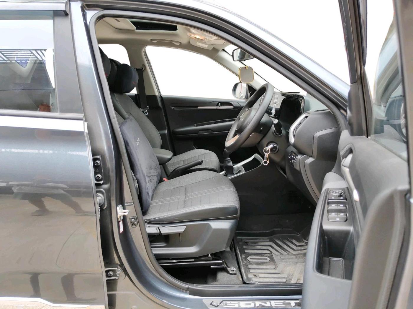 2024 KIA SONET HTK (O) 1.2 Petrol MT, Petrol, Manual, 4,578 km, interior