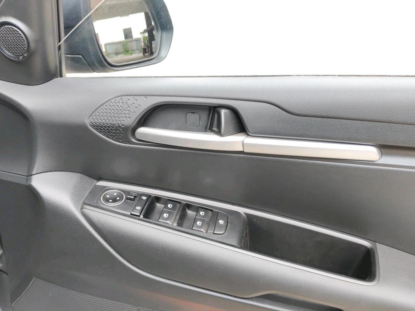 2024 KIA SONET HTK (O) 1.2 Petrol MT, Petrol, Manual, 4,578 km, interior