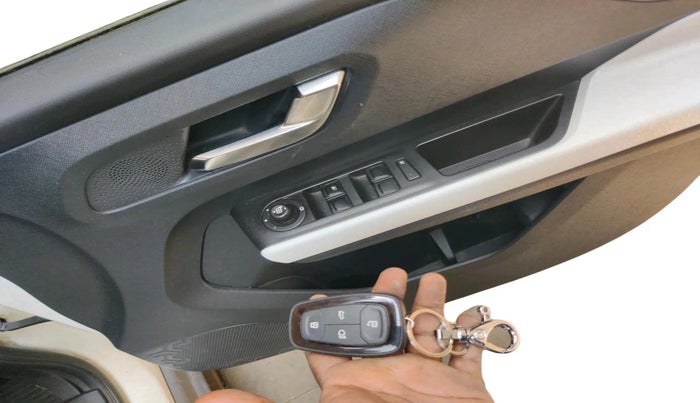 2023 Tata PUNCH CREATIVE  1.2 RTN DUAL TONE, Petrol, Manual, 20,691 km, interior