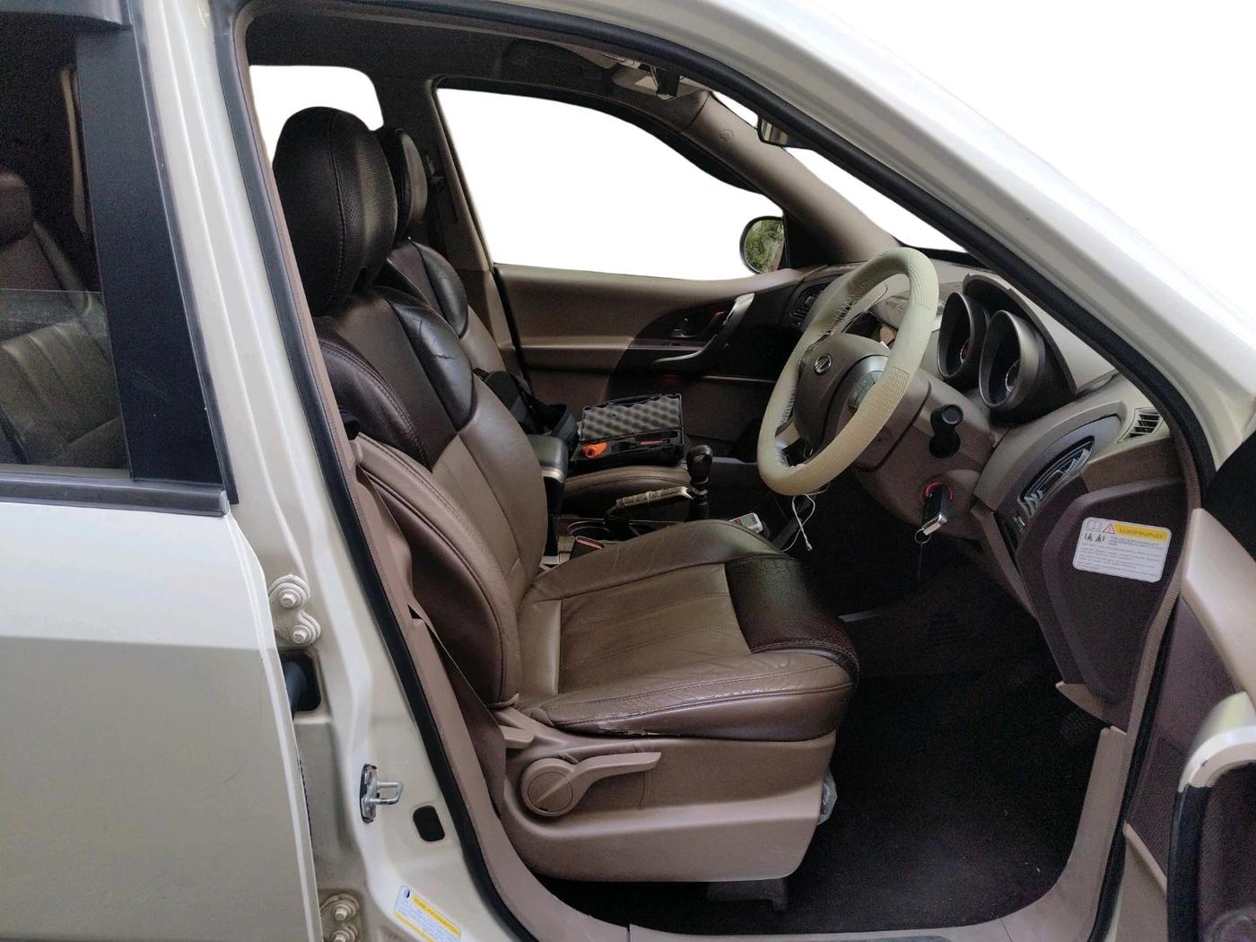 2012 Mahindra XUV500 W8 AWD, Diesel, Manual, 1,06,597 km, interior