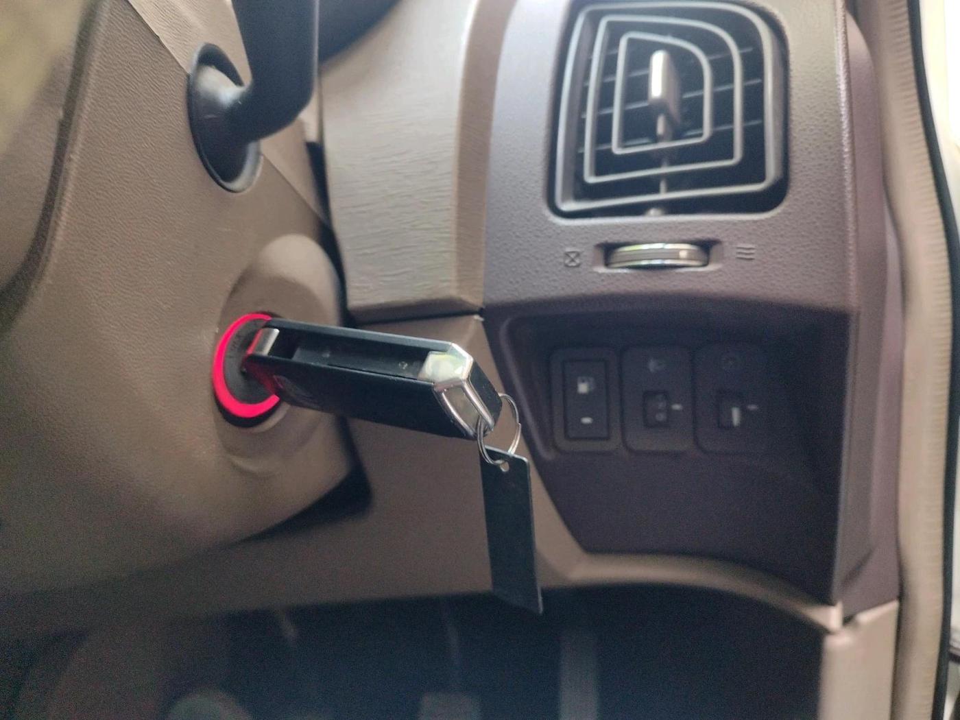 2012 Mahindra XUV500 W8 AWD, Diesel, Manual, 1,06,597 km, interior